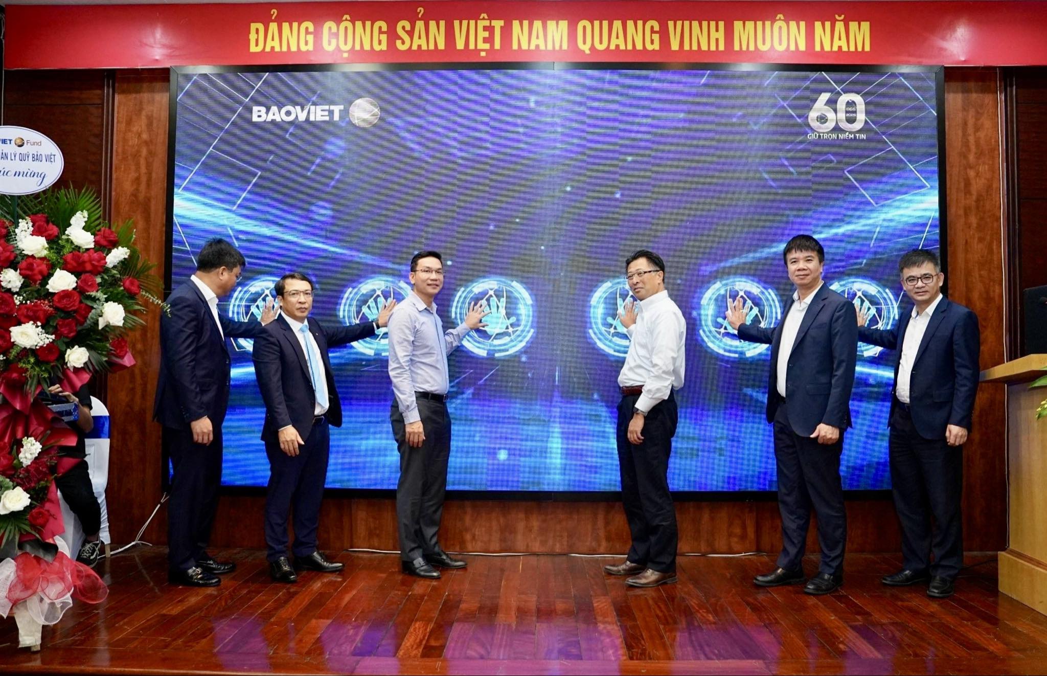 Khởi động chương trình 60 năm.jpg